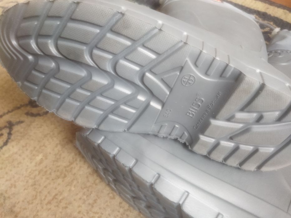 Продам резиновые сапоги