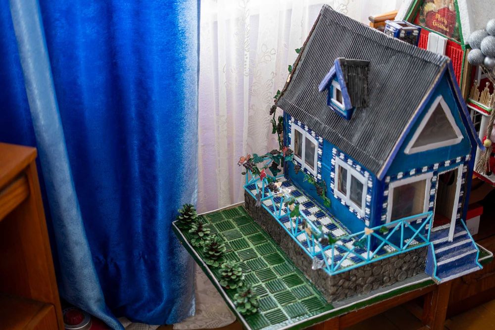 Căsuță Miniaturală Unică - Handmade din Materiale Reciclate