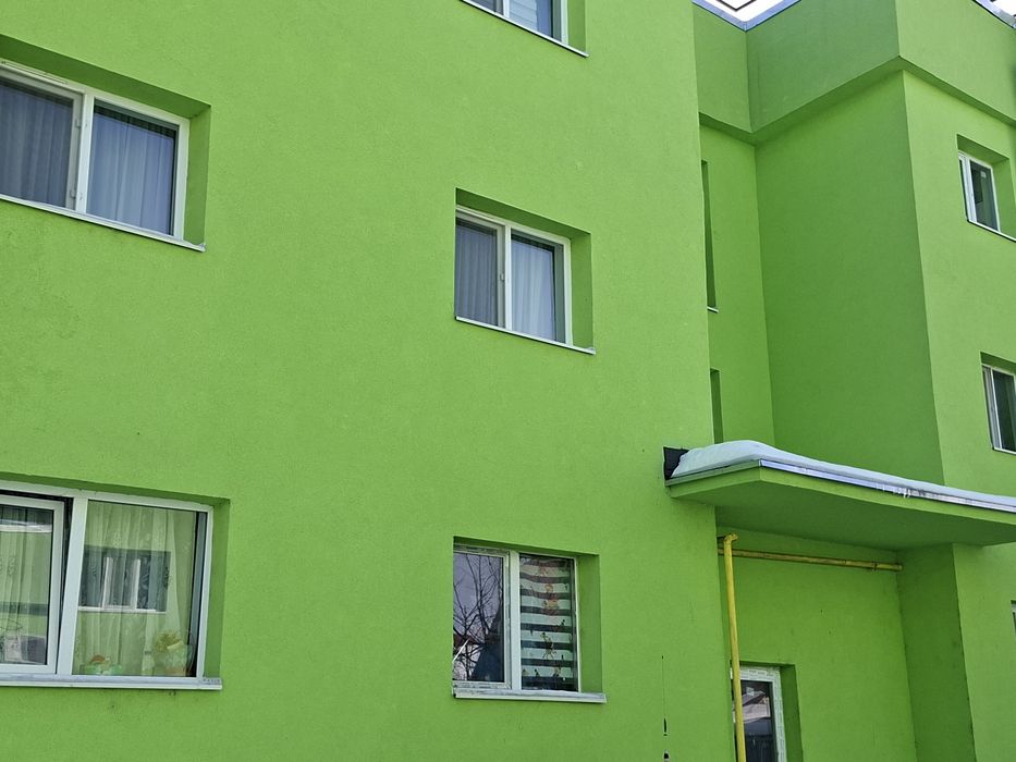 Apartament 3 camere , etaj 2 , preț 68000 euro