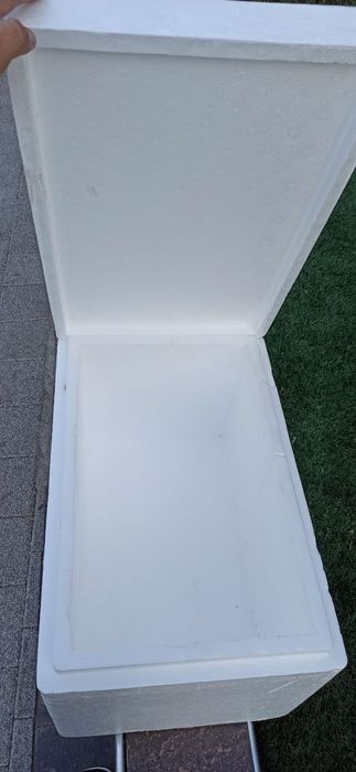 Пенопласт яшиклари ва термоконтейнер ящиклари сотилади