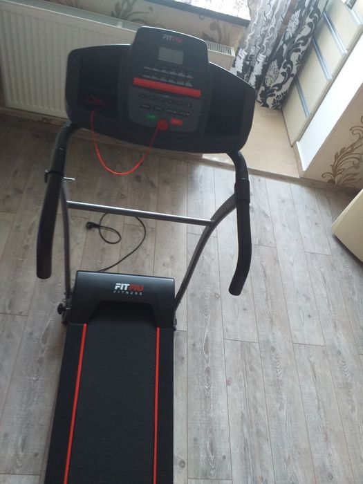 Bandă  electrică de   alergat nouă  utilizată o singură dată