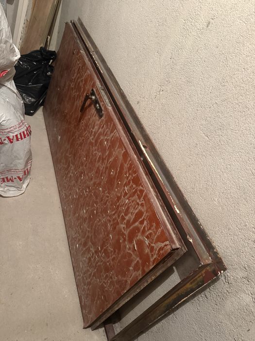 Метална входна врата