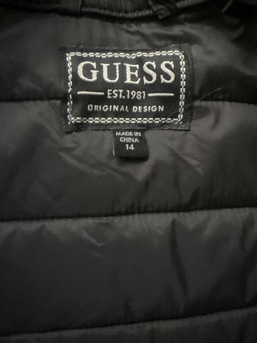 Ново черно яке Guess