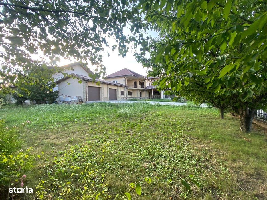 Casa 5 camere Valea Ursului Miroslava, crama, garaj , 1030 mp teren
