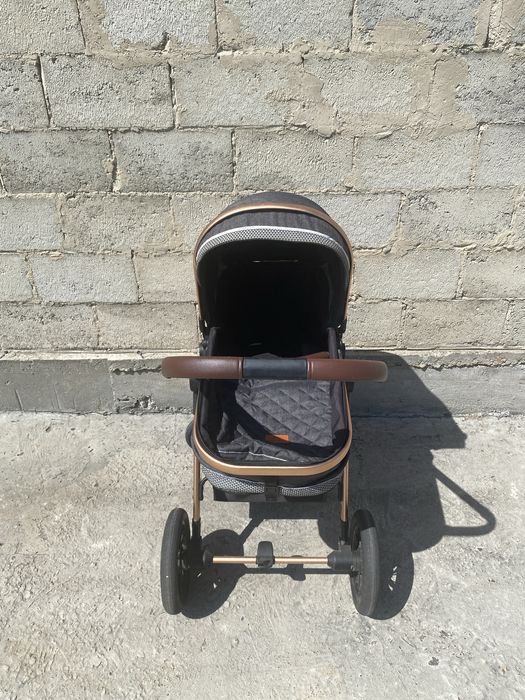 Продам коляску новую