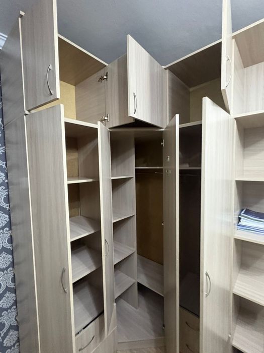 Угловой шкаф срочно