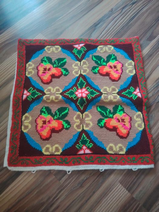 Față de pernă lucrată manual