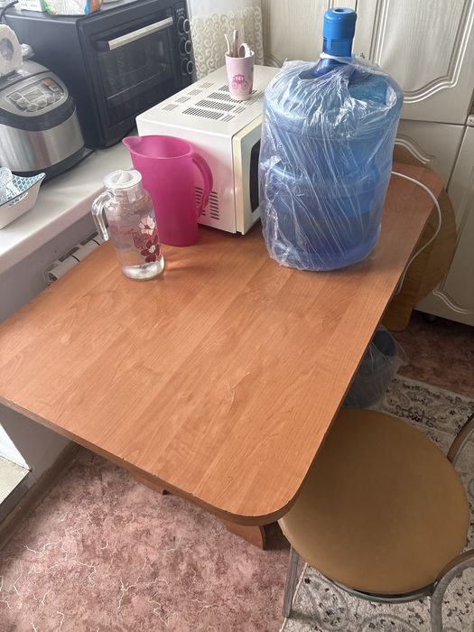 Продается стол с стульями
