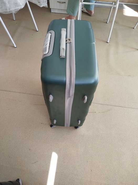 Чемодан большой 2 цвет