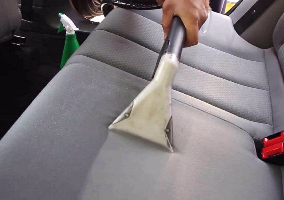 Качественно, аккуратно химчистка и детейлинг салона автомобиля.