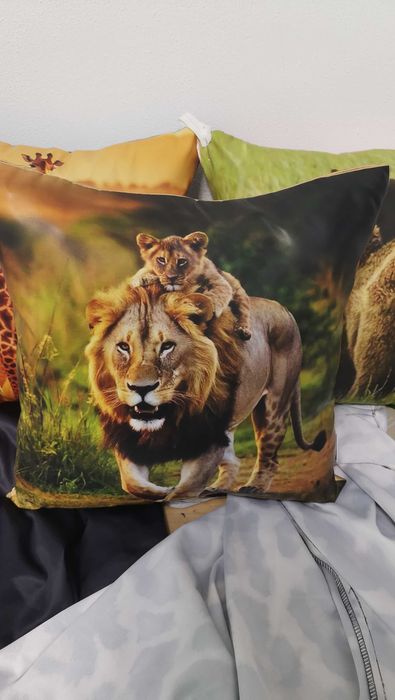 Декоративни сатенени възглавници с печат. Със силиконов пух.