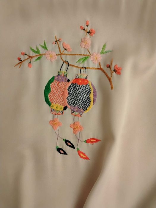 Халат естествена коприна с бродерия