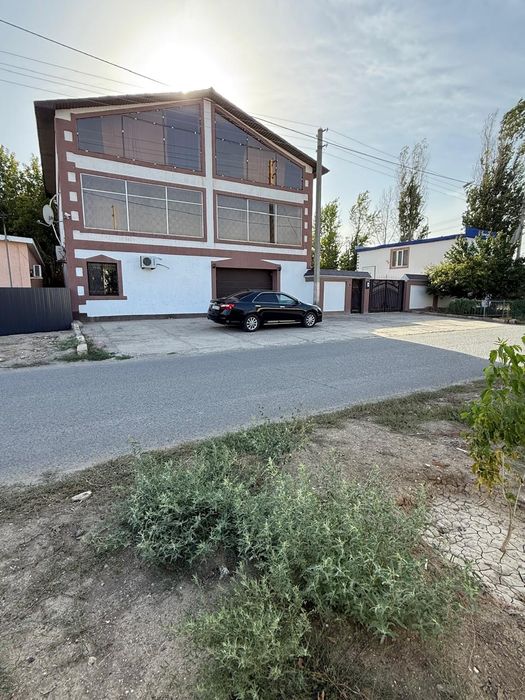 Дом 3-х этажный.