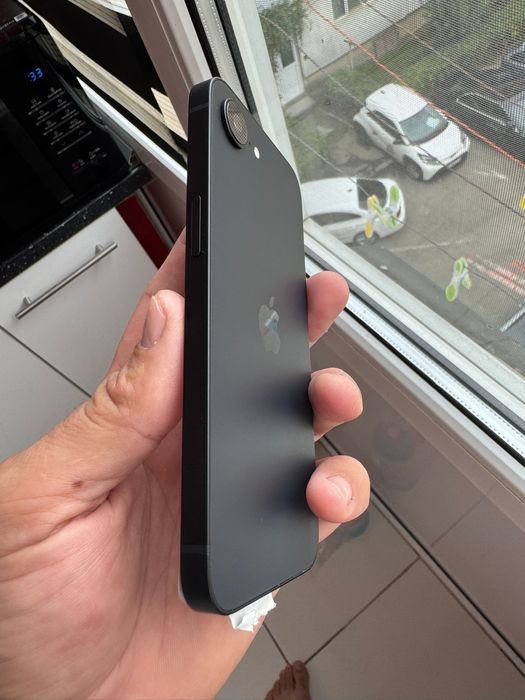 Iphone 16 E 128gb baterie 100%(0 cicluri incarcare)