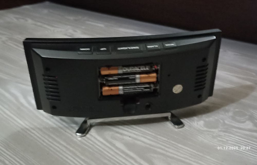 Продам    электроные часы.