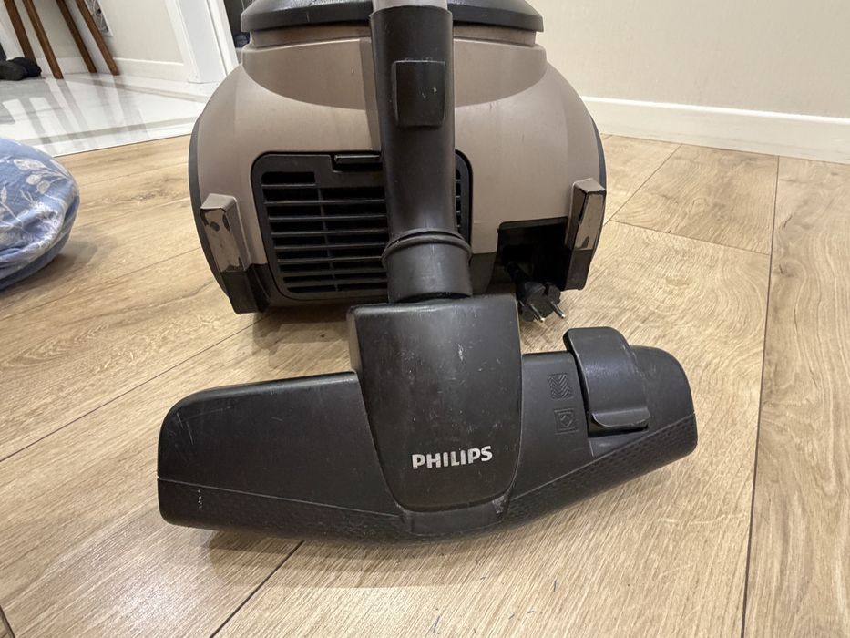 Пылесос  philips 2000w 2021 года