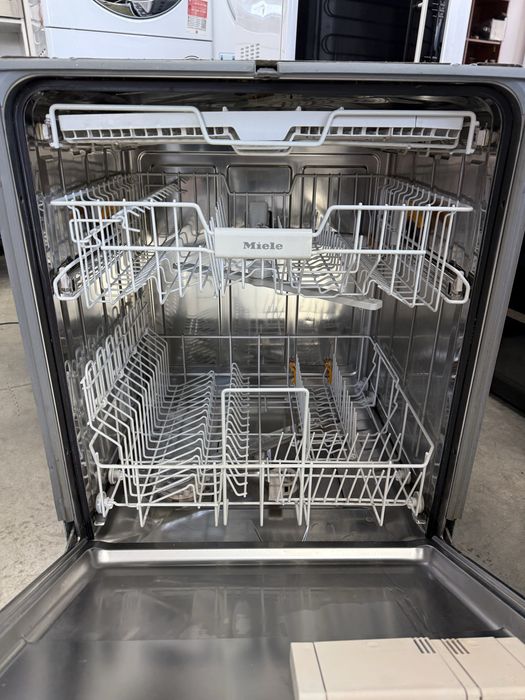 Съдомиялна машина за вграждане MIELE 60см, 3бр кошници,