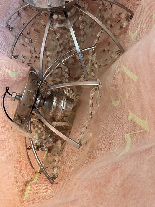 Продам люстру цвет серебро