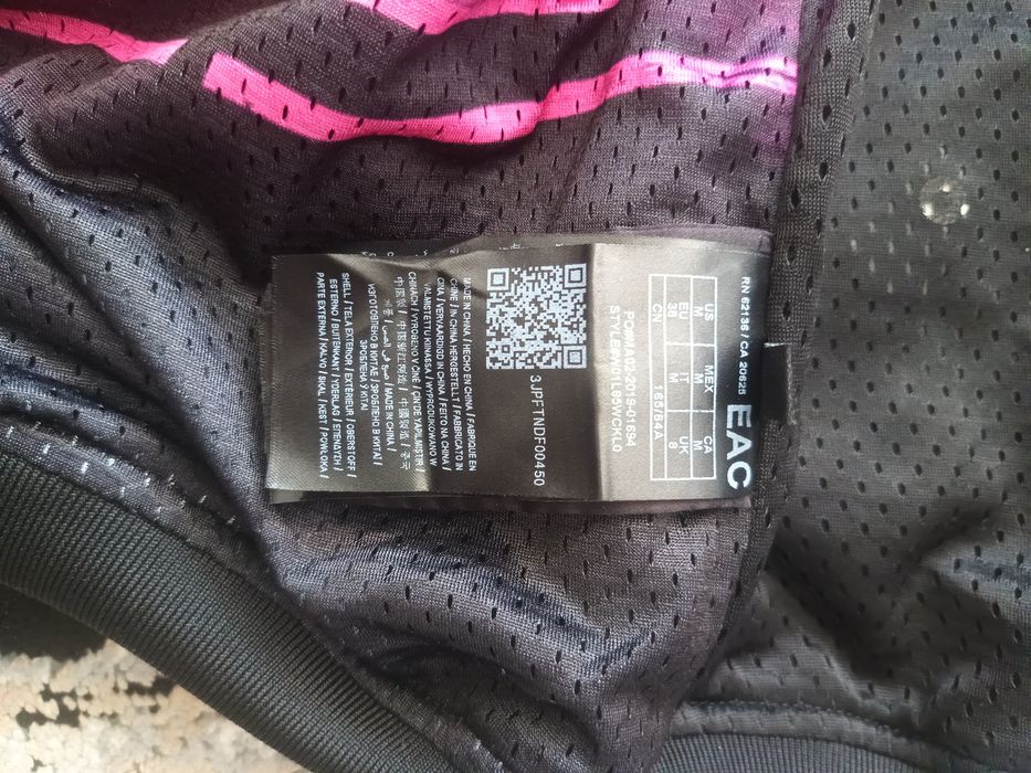 Geaca Guess mărimea 38