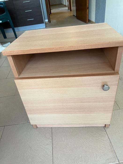 Продавам нощни шкафчета