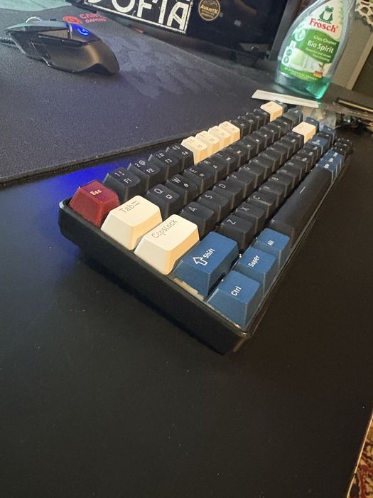 Custom клавиятура сини суитчове