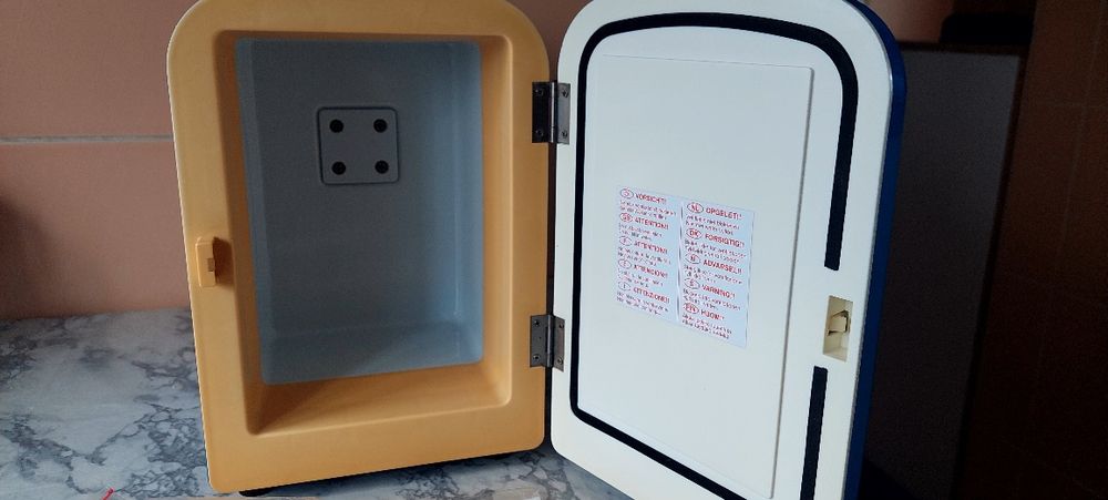 Minifrigider cosmetice 12v