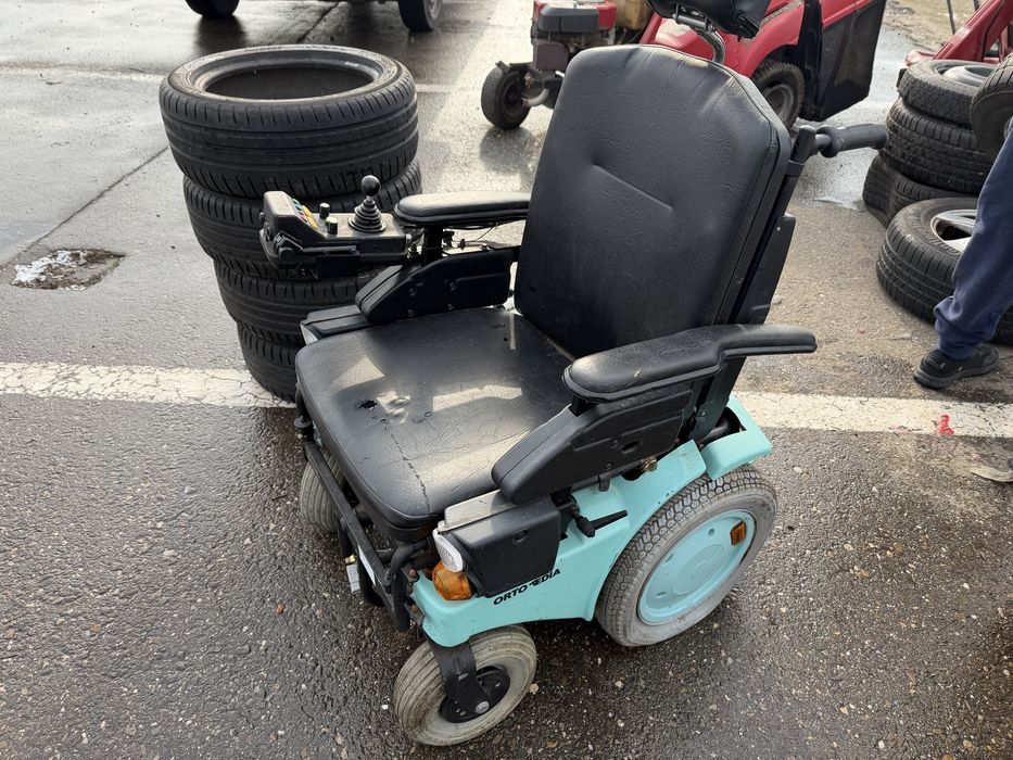 Vand scaund pentru persoane cu dezabilitati