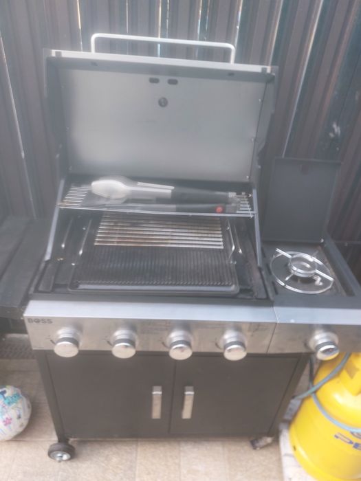 Gratar de curte pe gaz