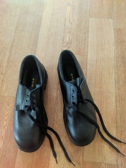 Продам новые ботинки спецобувь