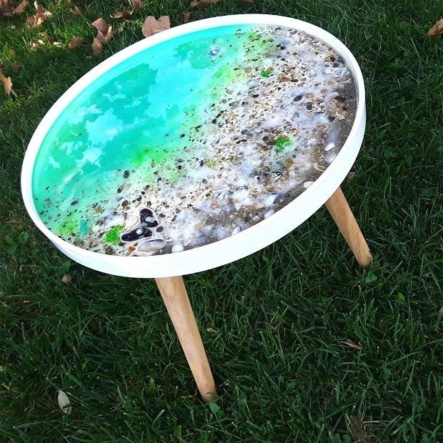 Măsuță pentru cafea cu scoici si straturi de rasina turcoaz