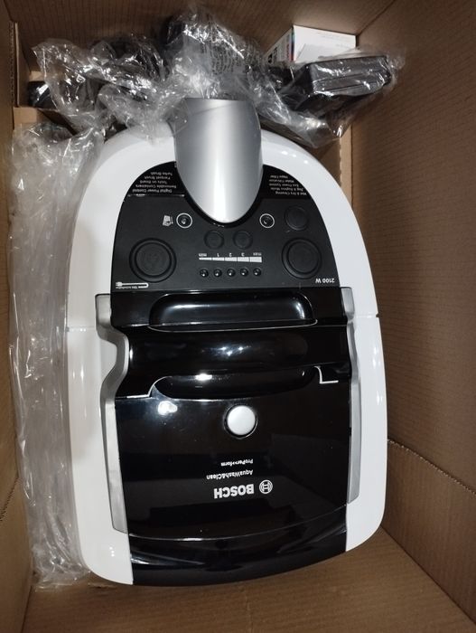 Перяща прахосмукачка Bosch BWD421PRO,