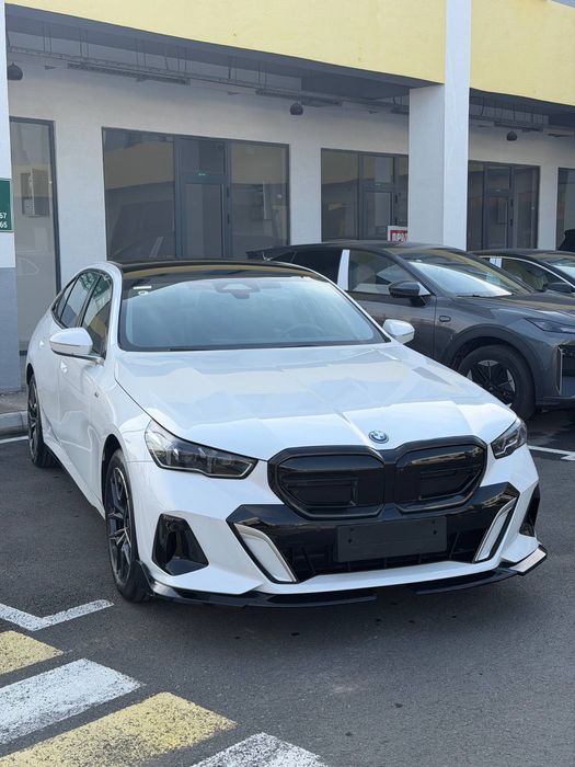 Bmw i5 40L 2025-Yil Televizor Hud Body kit 7.900yurgan Kraska tozza
