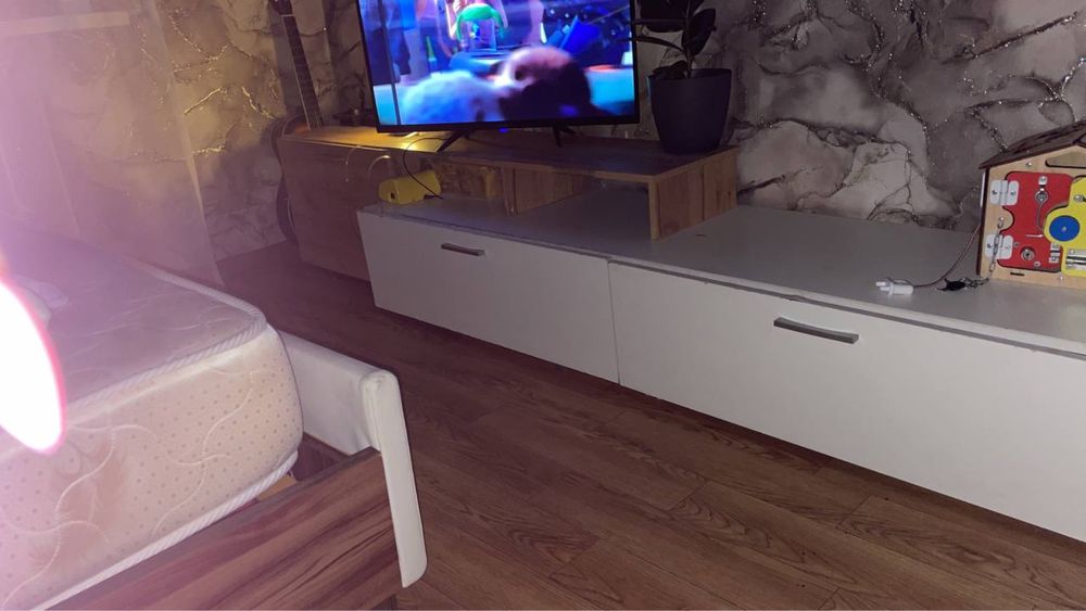 Отдам стенку за шоколадки