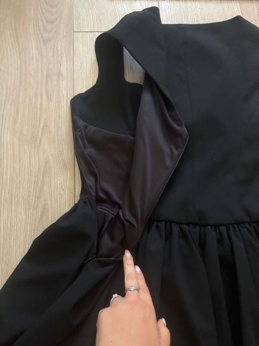 Черна рокля Zara