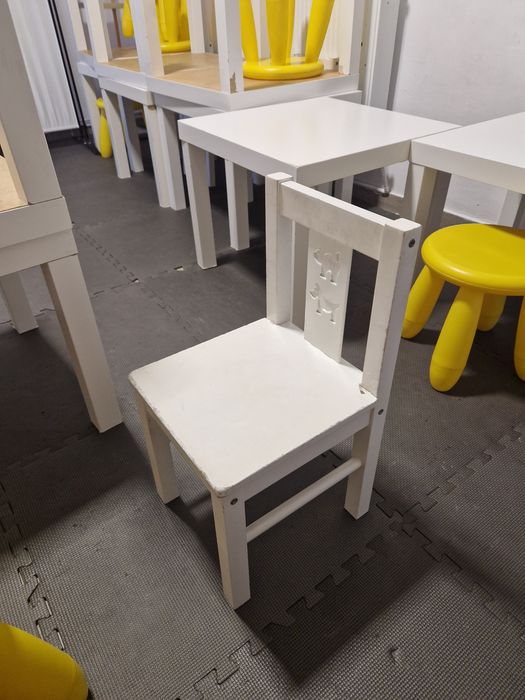 Vând pătuțuri copii, mese si scaune Ikea