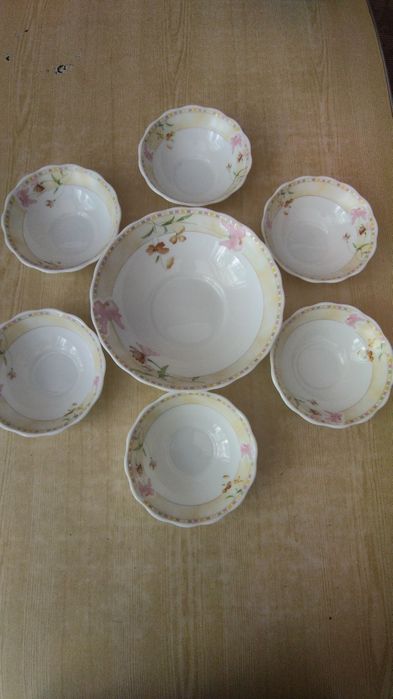 Комплект салатников новый