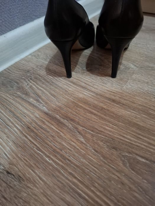 Продам женские туфли