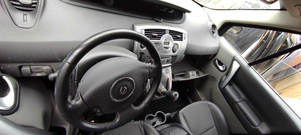 Dezmembrez Renault Scenic 2 1.9DCi an 2009