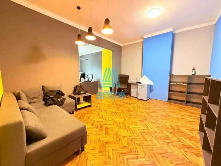 Продава се Тристаен апартамент в София, Център - 120 кв.м за 2833 €/кв.м - Снимка #2