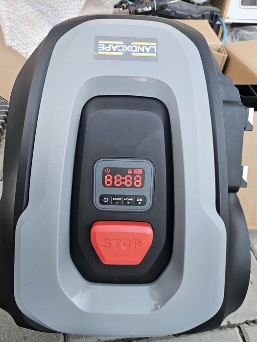 Robot tuns iarba LX855 cu acumulator 300m²