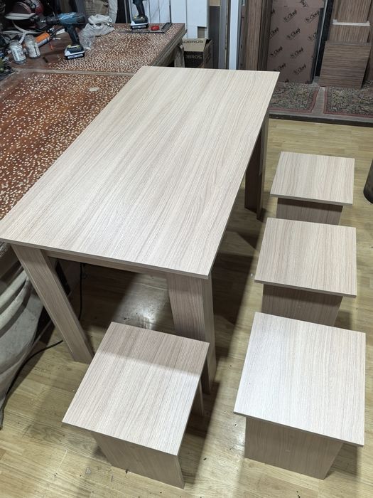 Стол кухонный для кухни