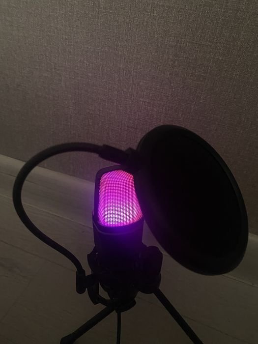 Игровой микрофон с RGB подсветкой ( как новый )