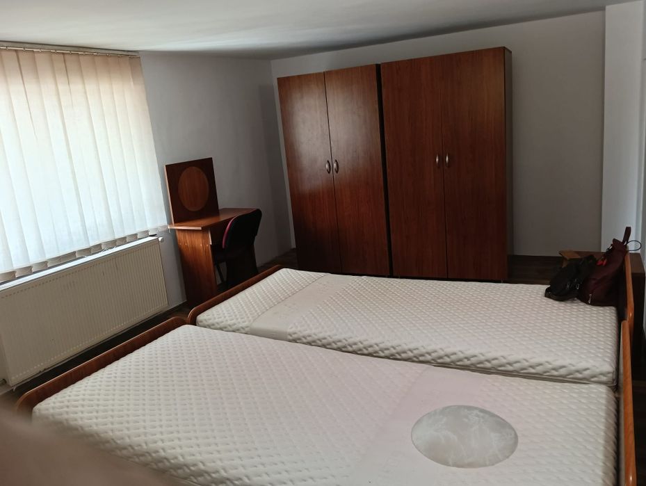 Închiriez apartment