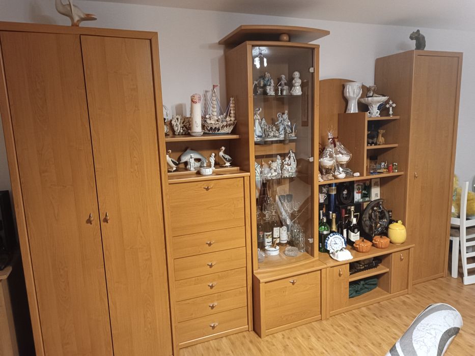 Vând diferite piese de mobilier