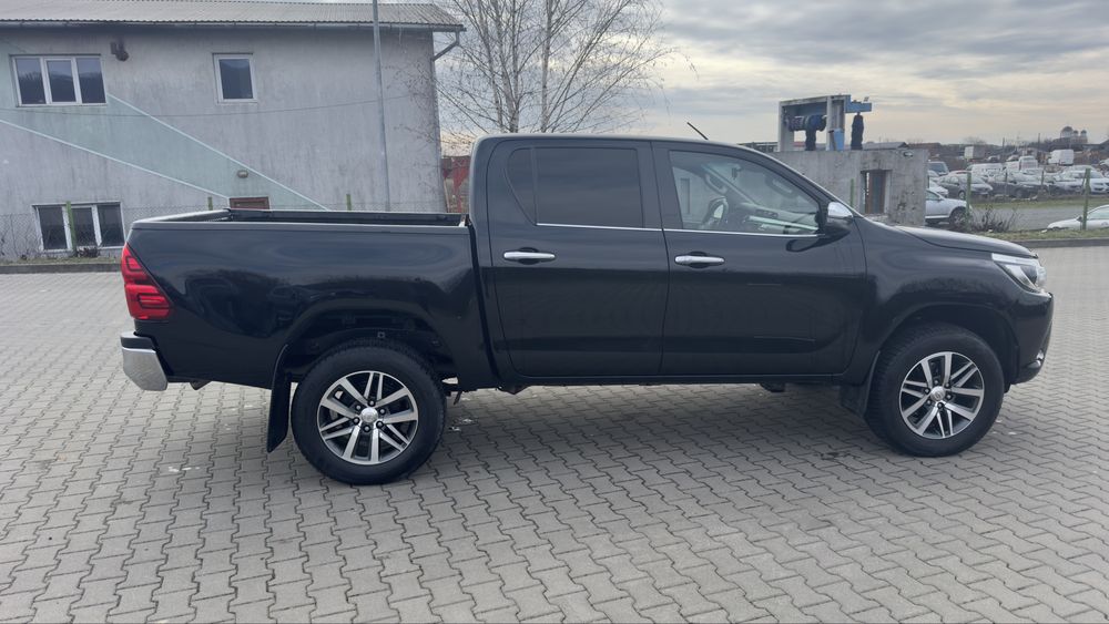 Vand toyota hilux invincible