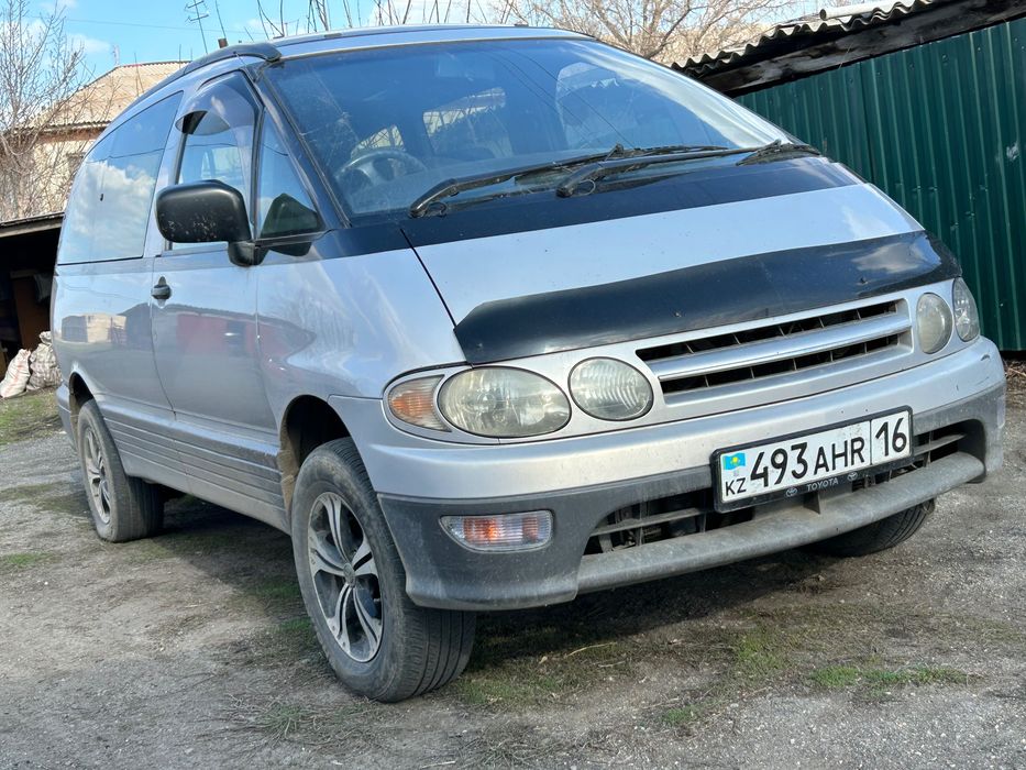 Toyota Estima Lucida