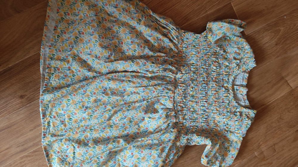 Продам одежду на девочку(летние платья).Недорого