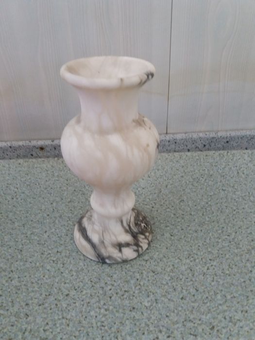 Ваза мраморная белый мрамор