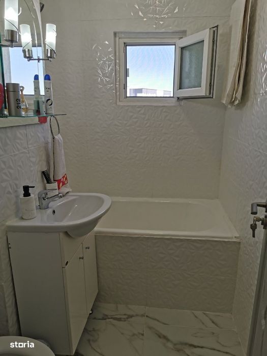 Apartament 3 camere Craiovita Noua