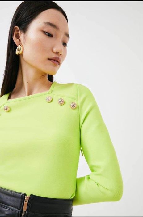 Karen Millen еластична блуза с ефектен дизайн и цвят